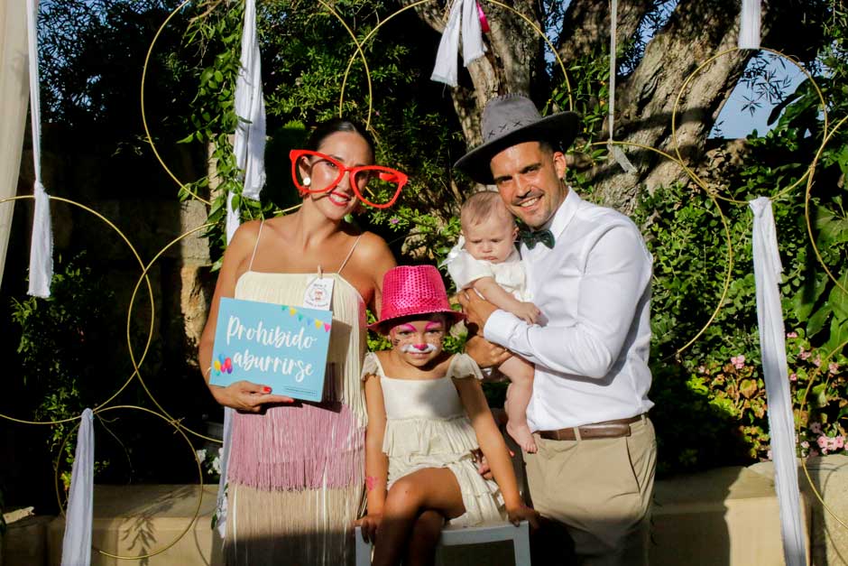 Foto de un bautizo hecha con el fotomatón espejo mágico